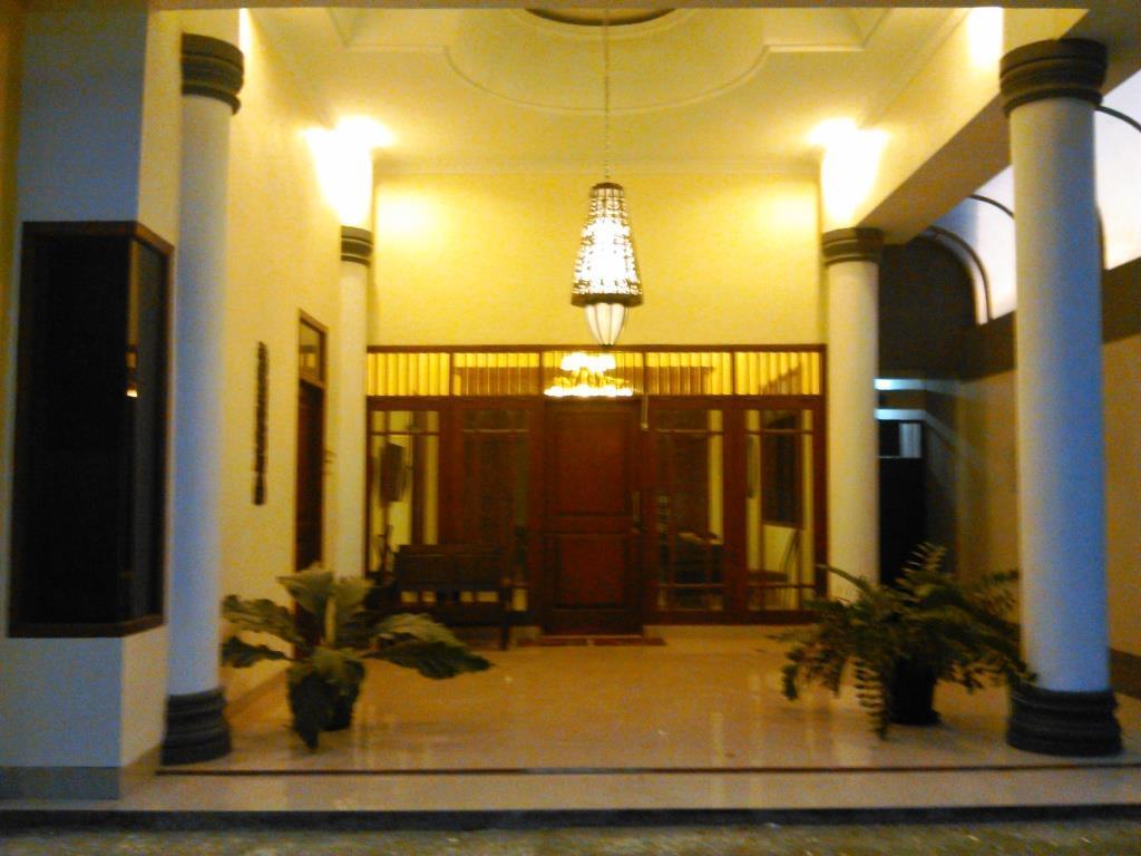 Griya Putri Dewi Guesthouse Yogyakarta Luaran gambar