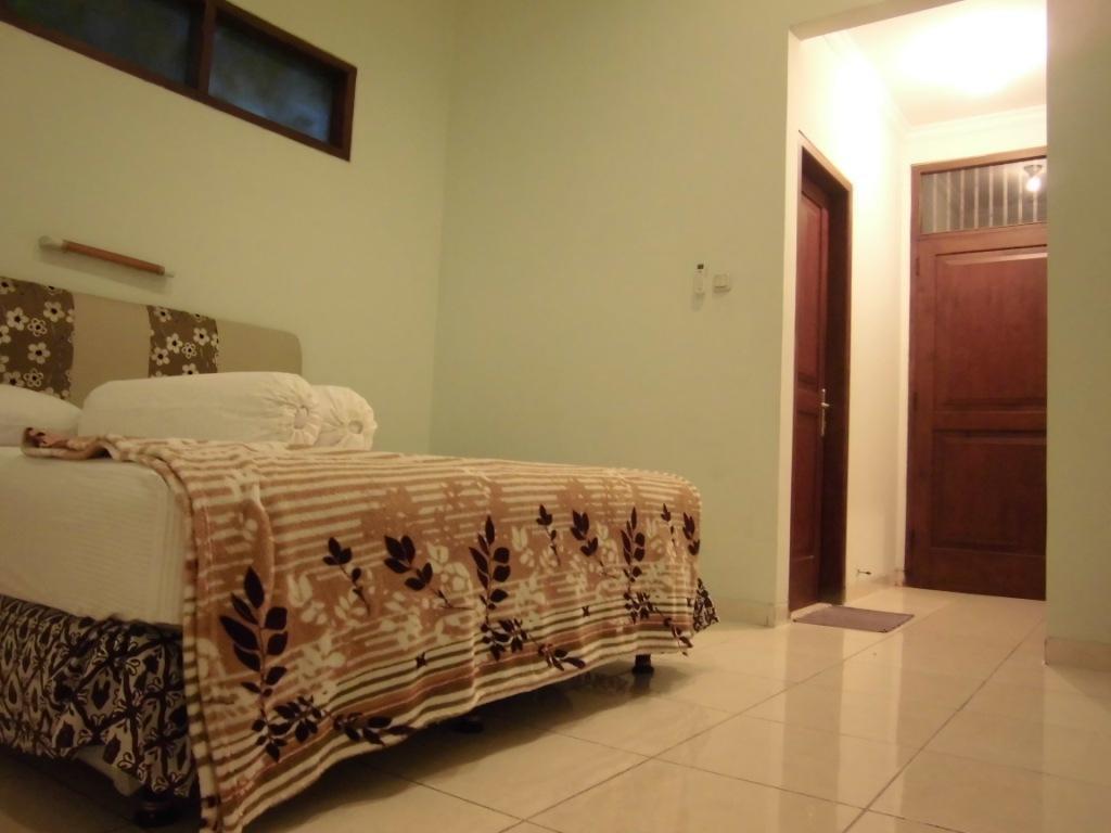 Griya Putri Dewi Guesthouse Yogyakarta Luaran gambar
