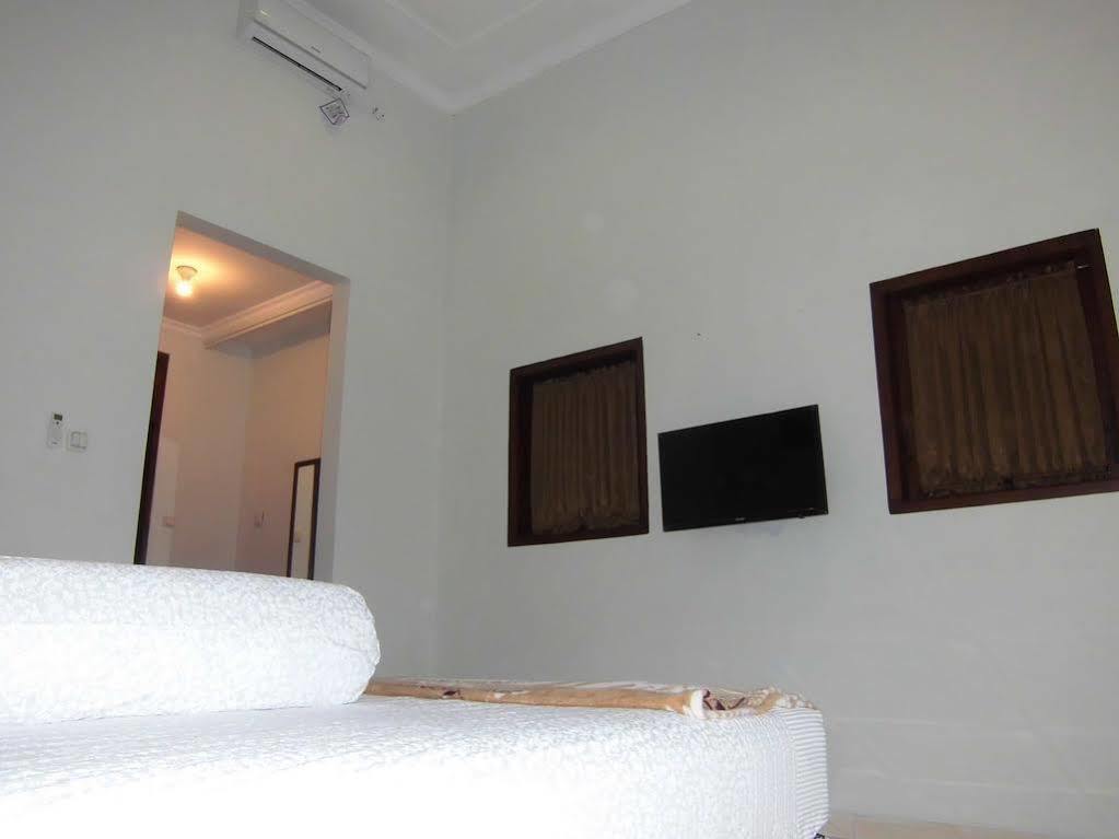 Griya Putri Dewi Guesthouse Yogyakarta Luaran gambar