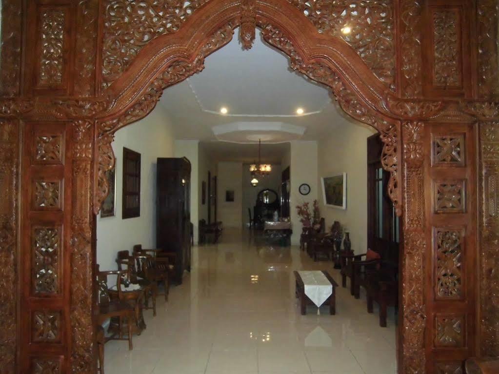 Griya Putri Dewi Guesthouse Yogyakarta Luaran gambar