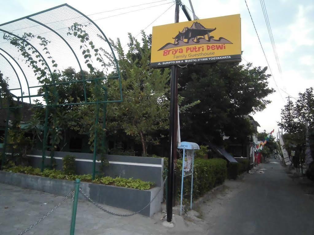 Griya Putri Dewi Guesthouse Yogyakarta Luaran gambar